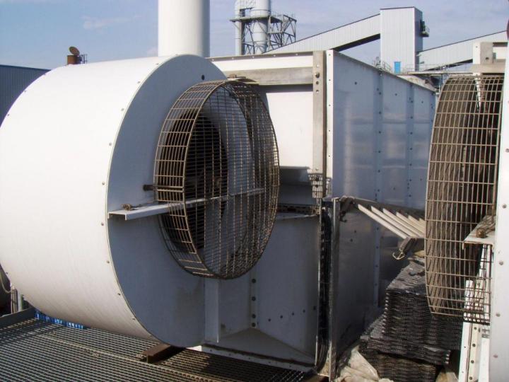 Équipe compétente pour la maintenance de tours aéroréfrigérantes.